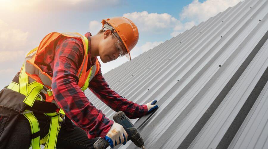 Professional gutter cleaning in Bristolville, OH